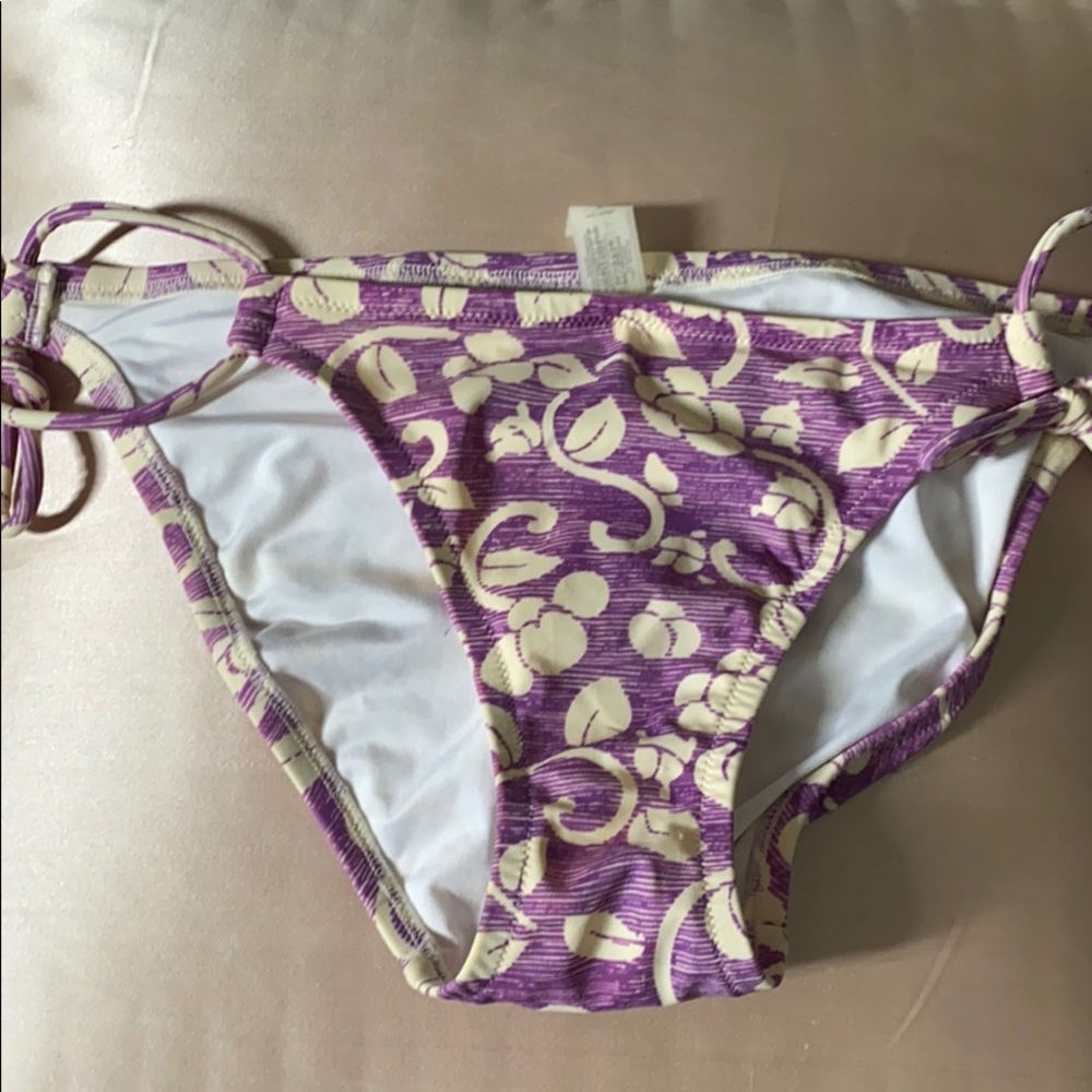 SMALL VICTORIAS SECRET BIKINI BOTTOMS